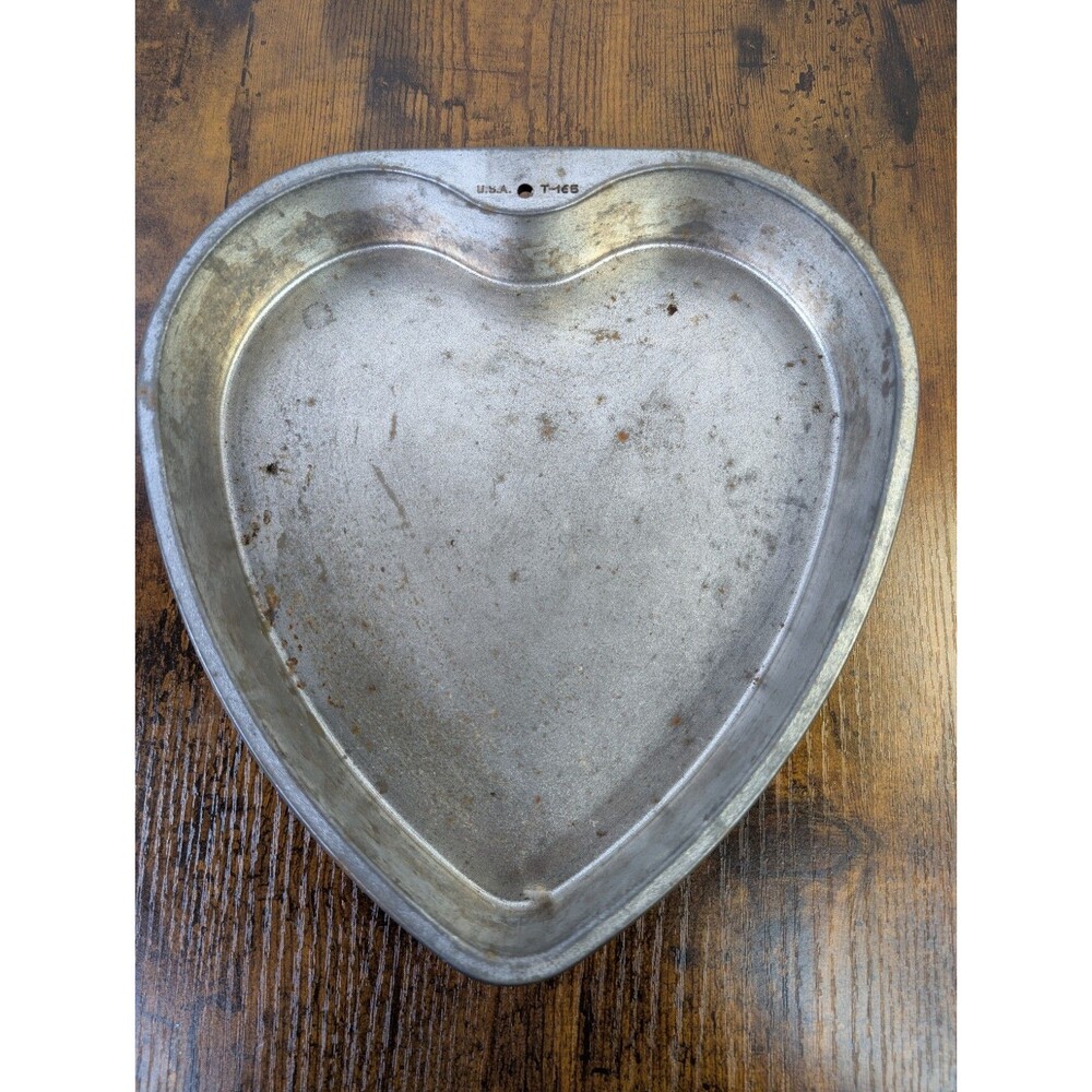 Vintage Silver Metal Heart Shaped Pie Baking Pan USA T-165 Rustic Kitchen Decor